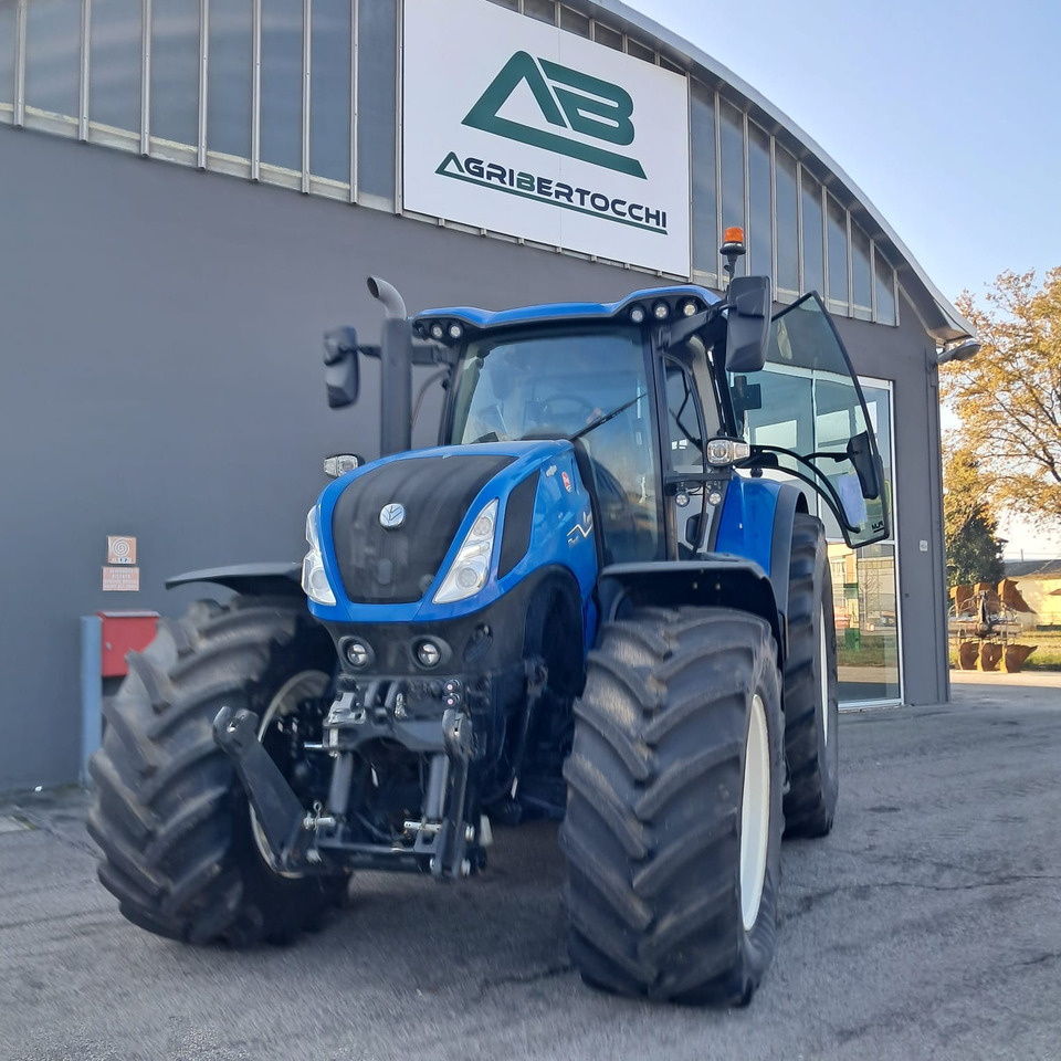 NEW HOLLAND T7 HD - Tracteur agricole: photos 2 NEW HOLLAND T7 HD - Tracteur agricole: photos 2