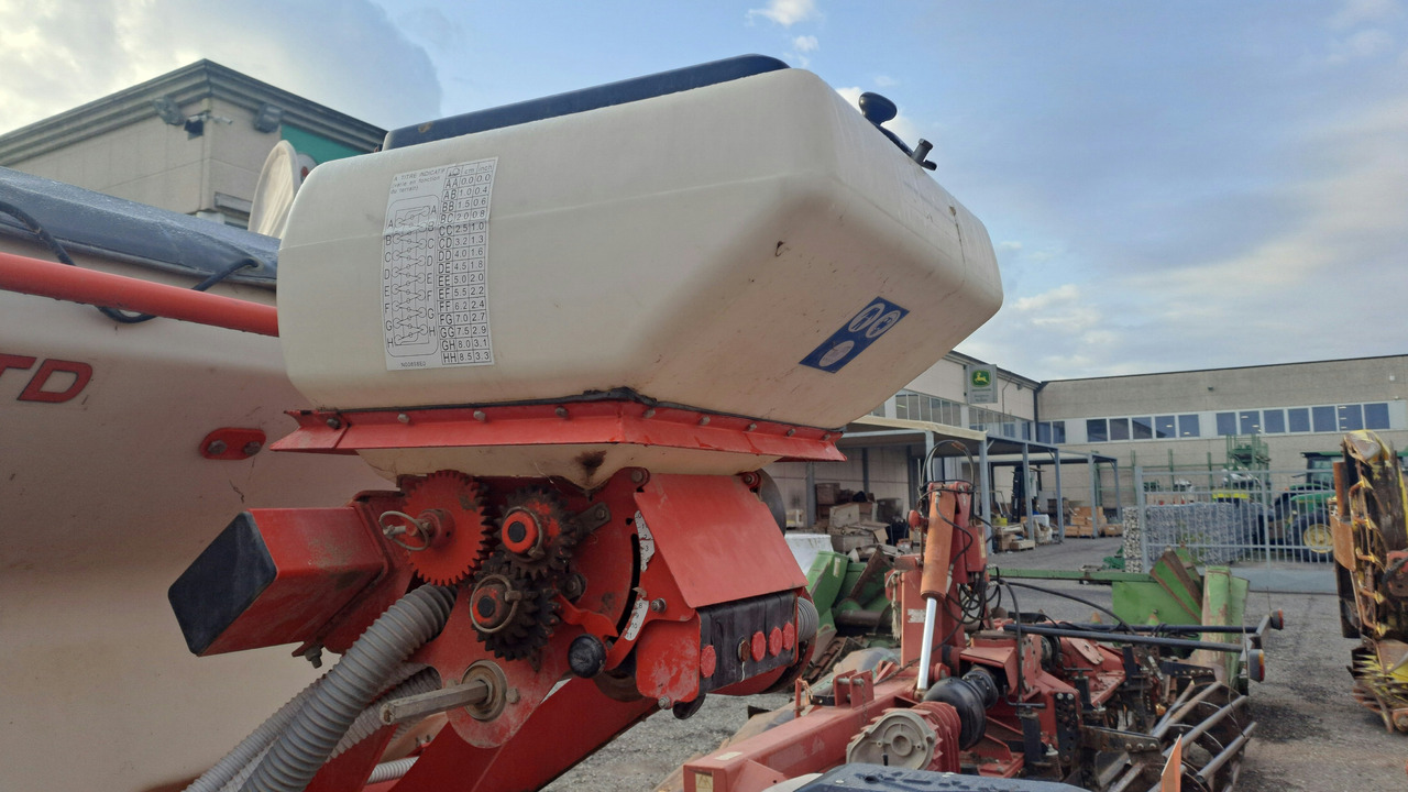 Semoir SEMINATRICE DI PRECISIONE KUHN MAXIMA 2 TD: photos 7 Semoir SEMINATRICE DI PRECISIONE KUHN MAXIMA 2 TD: photos 7