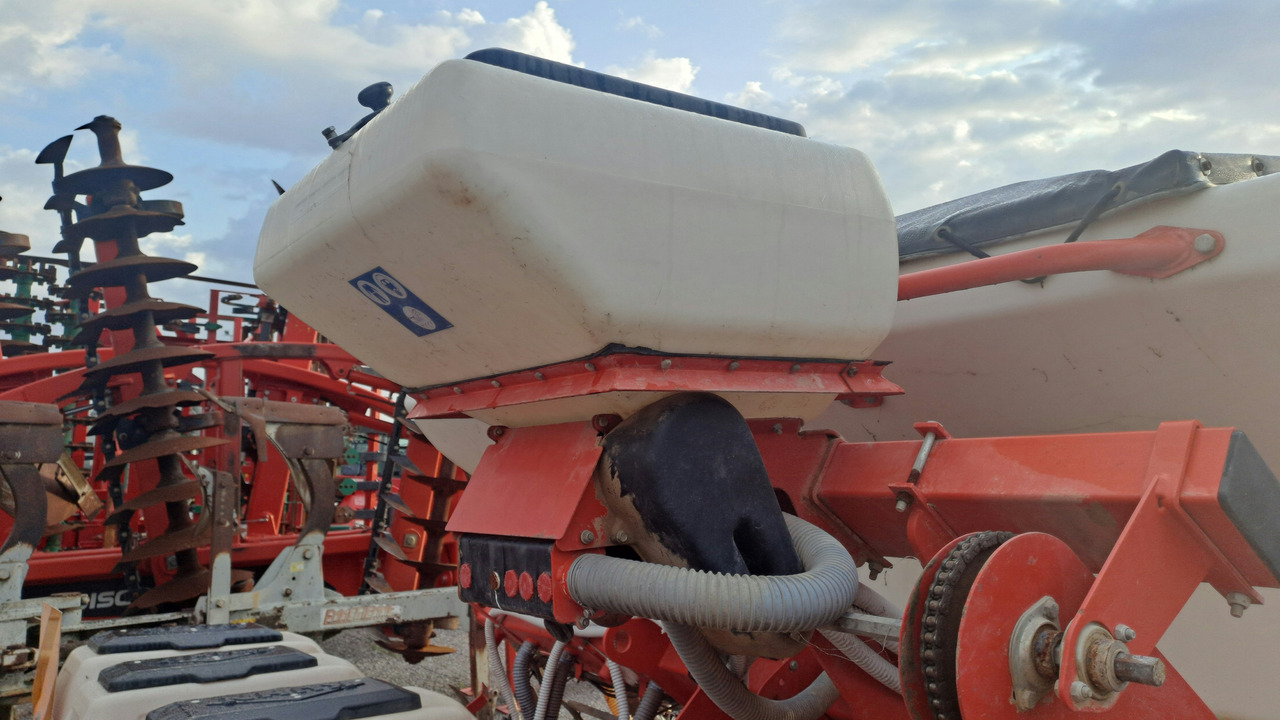 Semoir SEMINATRICE DI PRECISIONE KUHN MAXIMA 2 TD: photos 8 Semoir SEMINATRICE DI PRECISIONE KUHN MAXIMA 2 TD: photos 8