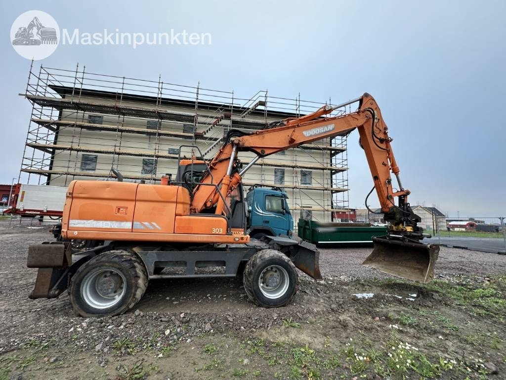 Doosan DX 140 W med vagn och redskap - Pelle sur pneus: photos 3 Doosan DX 140 W med vagn och redskap - Pelle sur pneus: photos 3