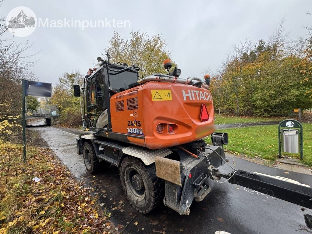 Hitachi ZX 140 W-6 Tippvagn med redskap - Pelle sur pneus: photos 2 Hitachi ZX 140 W-6 Tippvagn med redskap - Pelle sur pneus: photos 2
