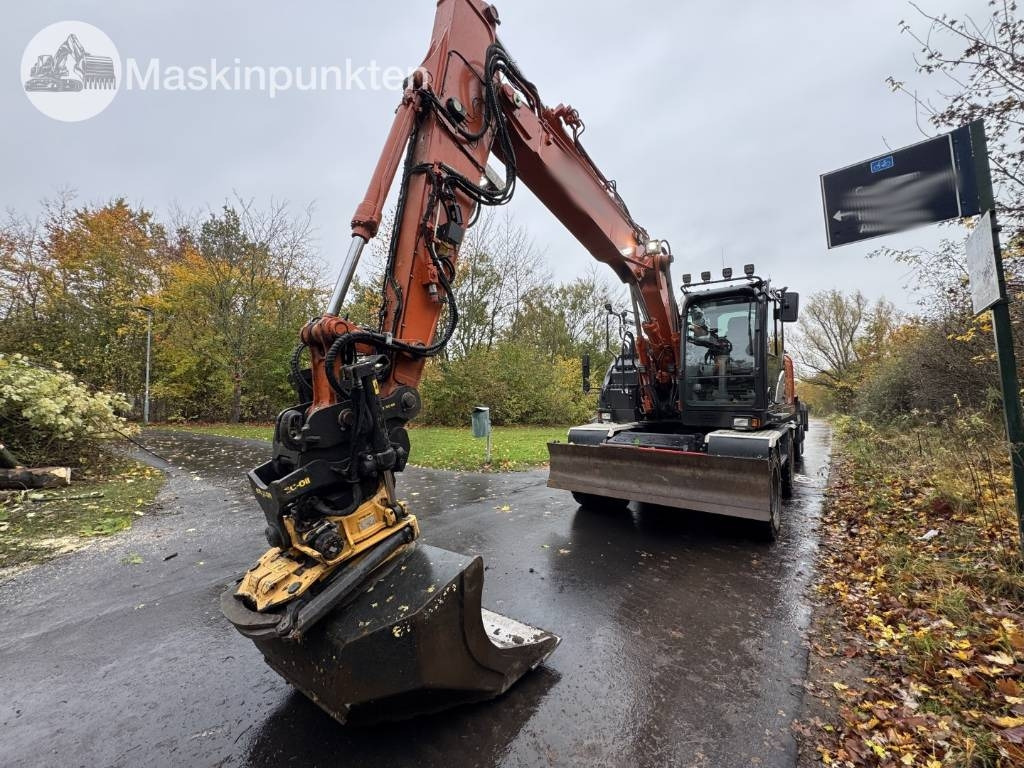 Hitachi ZX 140 W-6 Tippvagn med redskap - Pelle sur pneus: photos 1 Hitachi ZX 140 W-6 Tippvagn med redskap - Pelle sur pneus: photos 1
