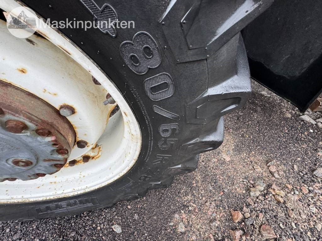 New Holland 8560 - Tracteur agricole: photos 3 New Holland 8560 - Tracteur agricole: photos 3