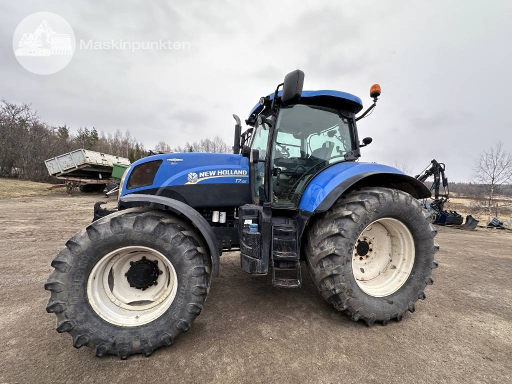 New Holland T 7.185 - Tracteur agricole: photos 2 New Holland T 7.185 - Tracteur agricole: photos 2