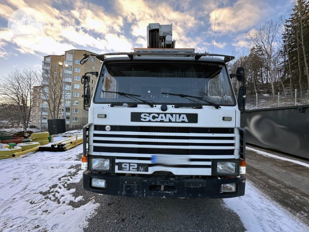 Scania P 92 M - Camion avec nacelle: photos 3 Scania P 92 M - Camion avec nacelle: photos 3