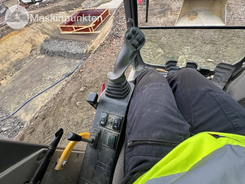 Pelle sur chenille Volvo ECR 145 EL: photos 46