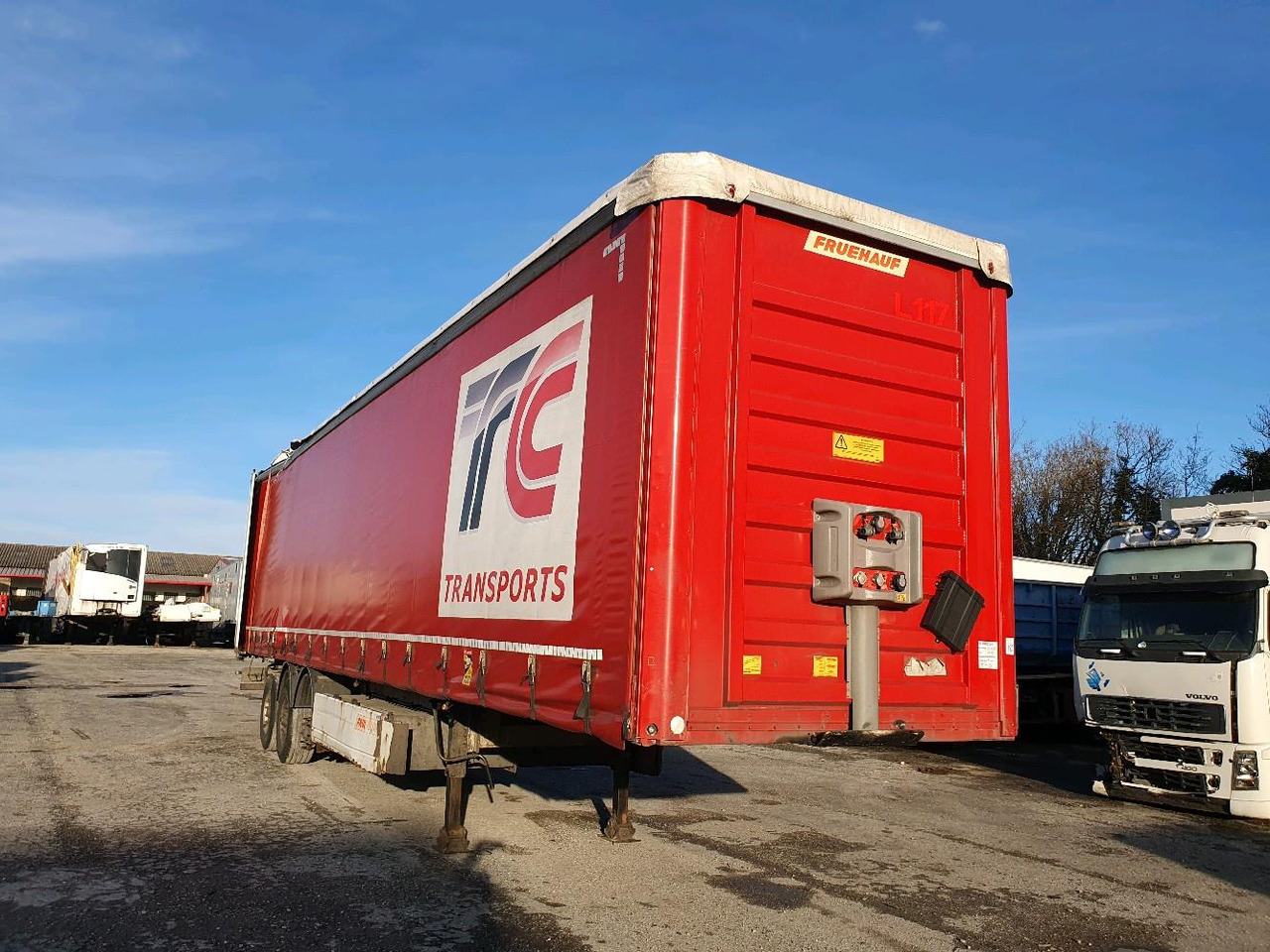 FRUEHAUF SEMI SAVOYARDE FST4FC - Semi-remorque rideaux coulissants: photos 1 FRUEHAUF SEMI SAVOYARDE FST4FC - Semi-remorque rideaux coulissants: photos 1
