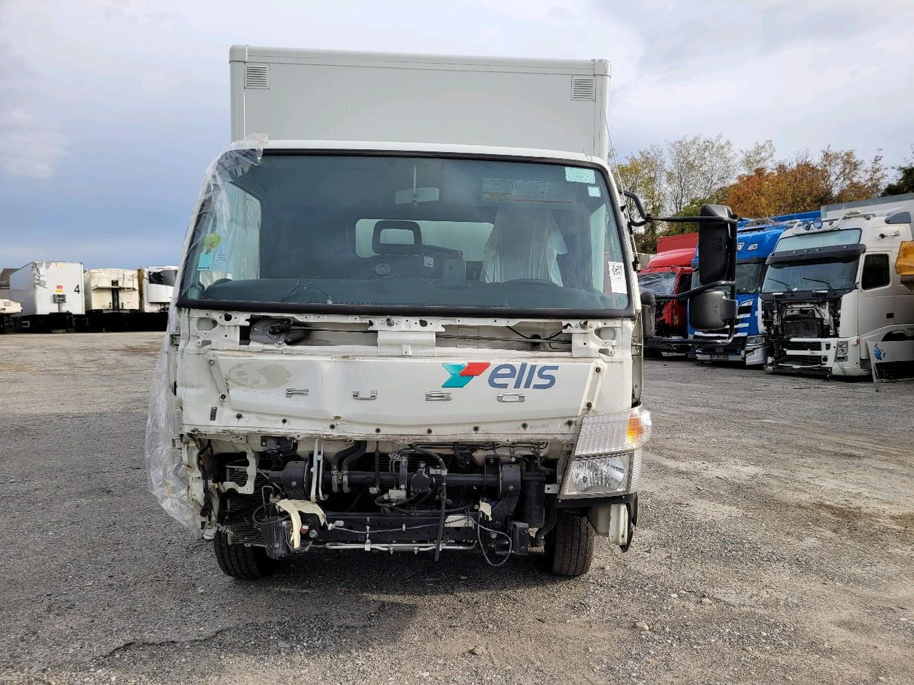 FUSO CANTER 7C15 - Camion fourgon: photos 2 FUSO CANTER 7C15 - Camion fourgon: photos 2
