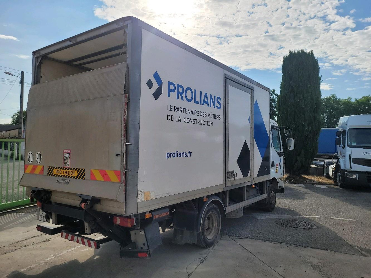 RENAULT MIDLUM 180 DXL - Camion fourgon: photos 4 RENAULT MIDLUM 180 DXL - Camion fourgon: photos 4