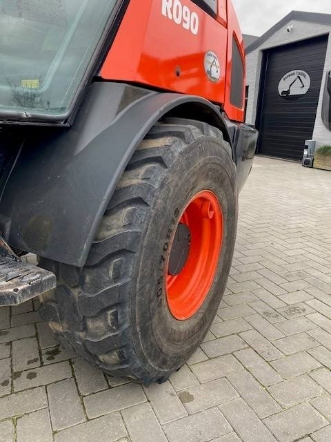 Chargeuse sur pneus Kubota R 090: photos 14