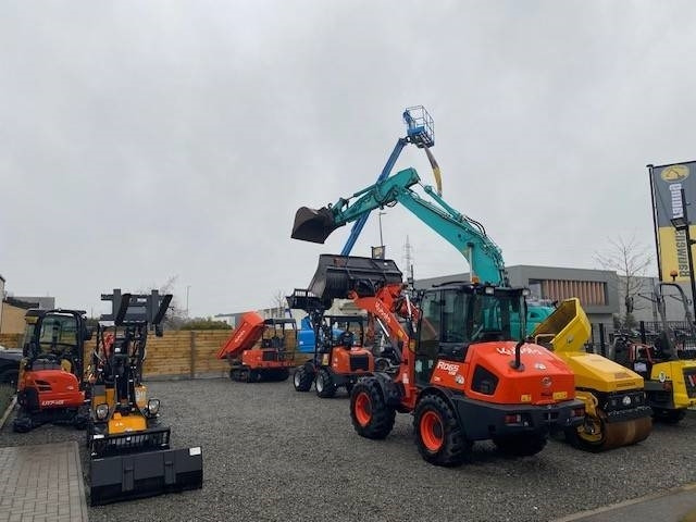 Chargeuse sur pneus Kubota R 090: photos 28