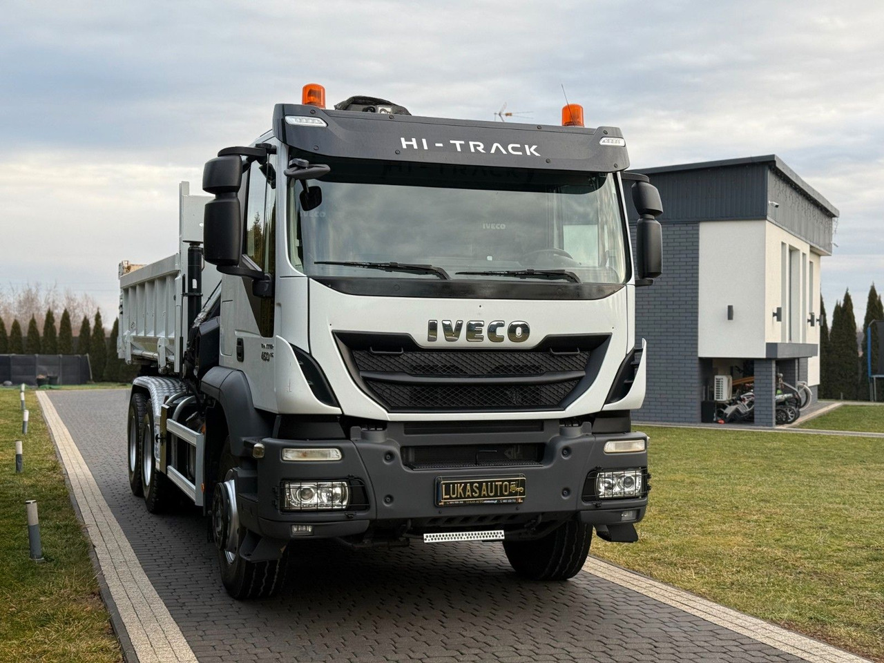 Iveco TRAKKER 450 6X4 DOUBLE HYDRO-BOARD HIAB - Camion grue: photos 2 Iveco TRAKKER 450 6X4 DOUBLE HYDRO-BOARD HIAB - Camion grue: photos 2