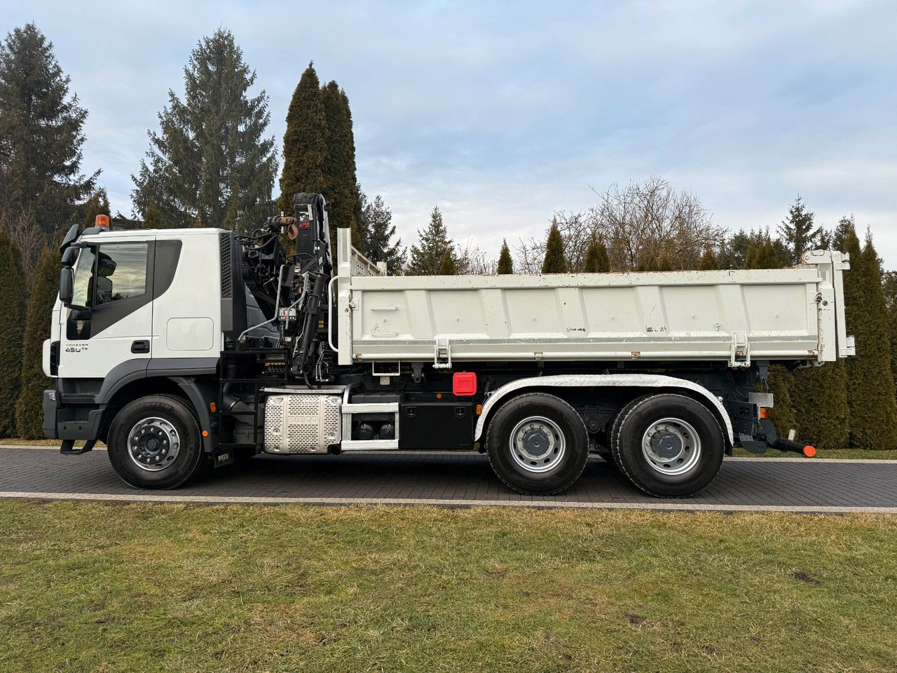 Iveco TRAKKER 450 6X4 DOUBLE HYDRO-BOARD HIAB - Camion grue: photos 5 Iveco TRAKKER 450 6X4 DOUBLE HYDRO-BOARD HIAB - Camion grue: photos 5