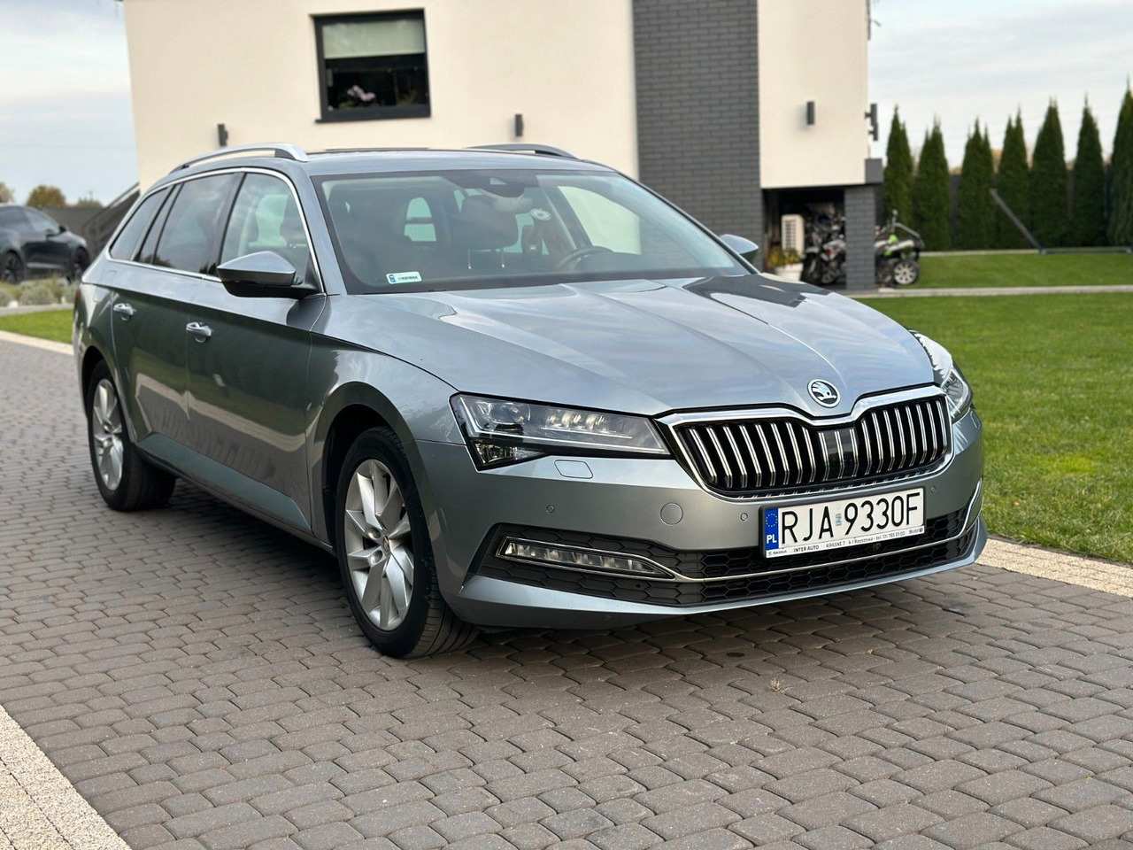 Skoda Superb 2.0 TDI SCR 147kW DSG STYLE COMBI - Voiture: photos 3 Skoda Superb 2.0 TDI SCR 147kW DSG STYLE COMBI - Voiture: photos 3
