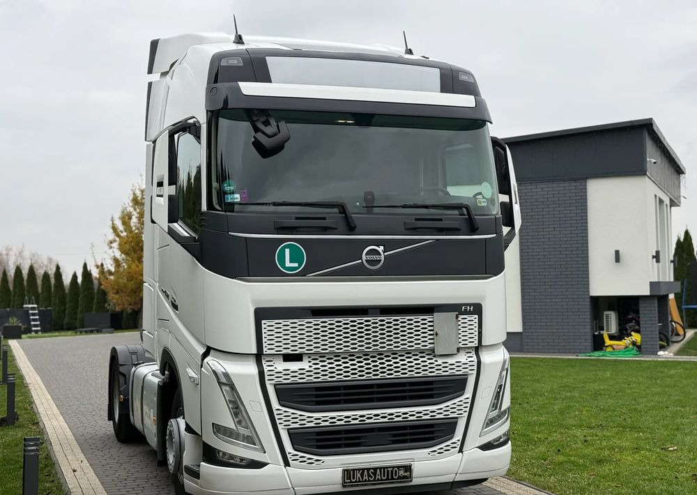 Volvo FH 460 AUTOMAT PARK COOL DWA ZBIORNIKI - Tracteur routier: photos 5 Volvo FH 460 AUTOMAT PARK COOL DWA ZBIORNIKI - Tracteur routier: photos 5