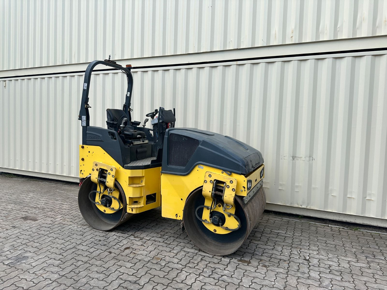 BOMAG BW135AD-5 / 2016 BJ / 1.203 H / 3.9 Tonnen - Rouleau compresseur: photos 4 BOMAG BW135AD-5 / 2016 BJ / 1.203 H / 3.9 Tonnen - Rouleau compresseur: photos 4