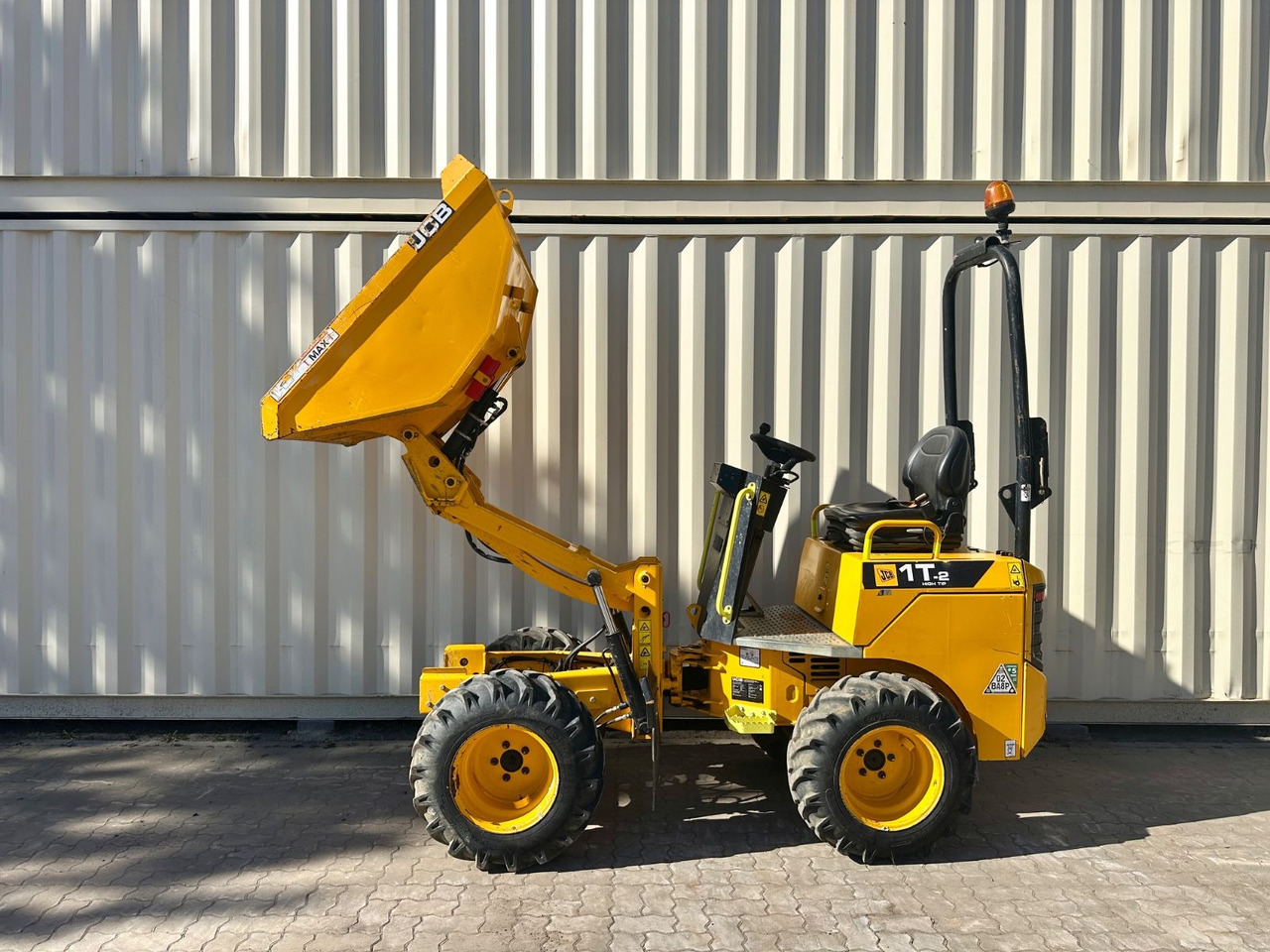 JCB 1T-2 High Tip Dumper, 674 Bh, 1.000 KG - Mini tombereau: photos 2 JCB 1T-2 High Tip Dumper, 674 Bh, 1.000 KG - Mini tombereau: photos 2