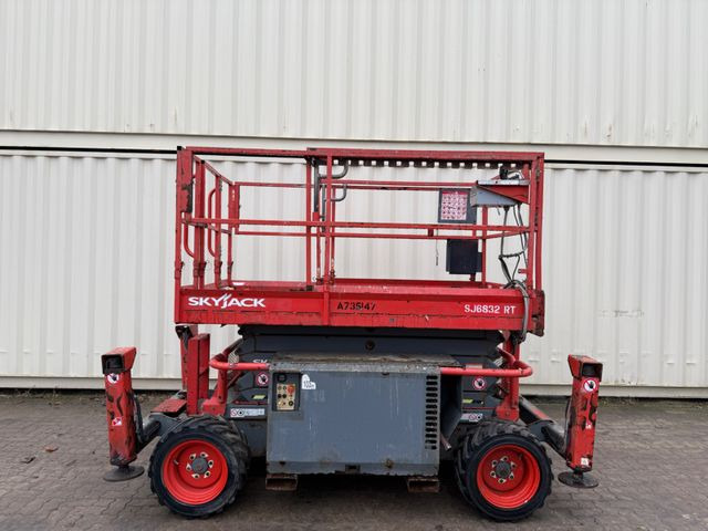 Skyjack SJ6832RT 4x4 Diesel, 11.8 Meter, 1.322 H - Nacelle ciseaux: photos 5 Skyjack SJ6832RT 4x4 Diesel, 11.8 Meter, 1.322 H - Nacelle ciseaux: photos 5