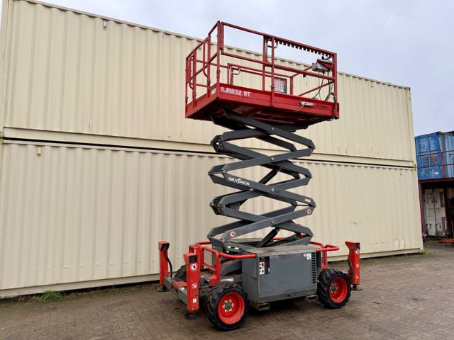 Skyjack SJ6832RT 4x4 Diesel, 11.8 Meter, 1.592 H - Nacelle ciseaux: photos 2 Skyjack SJ6832RT 4x4 Diesel, 11.8 Meter, 1.592 H - Nacelle ciseaux: photos 2