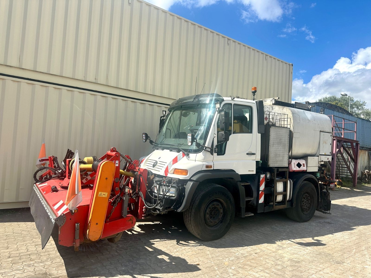 Unimog U400 Schäfer-Technic Bitum/Asphalt / TÜV 02/2026 - Travaux routiers: photos 1 Unimog U400 Schäfer-Technic Bitum/Asphalt / TÜV 02/2026 - Travaux routiers: photos 1
