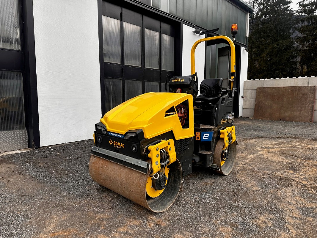 BOMAG DE BW 120 ADe-5 - Compacteur: photos 1 BOMAG DE BW 120 ADe-5 - Compacteur: photos 1