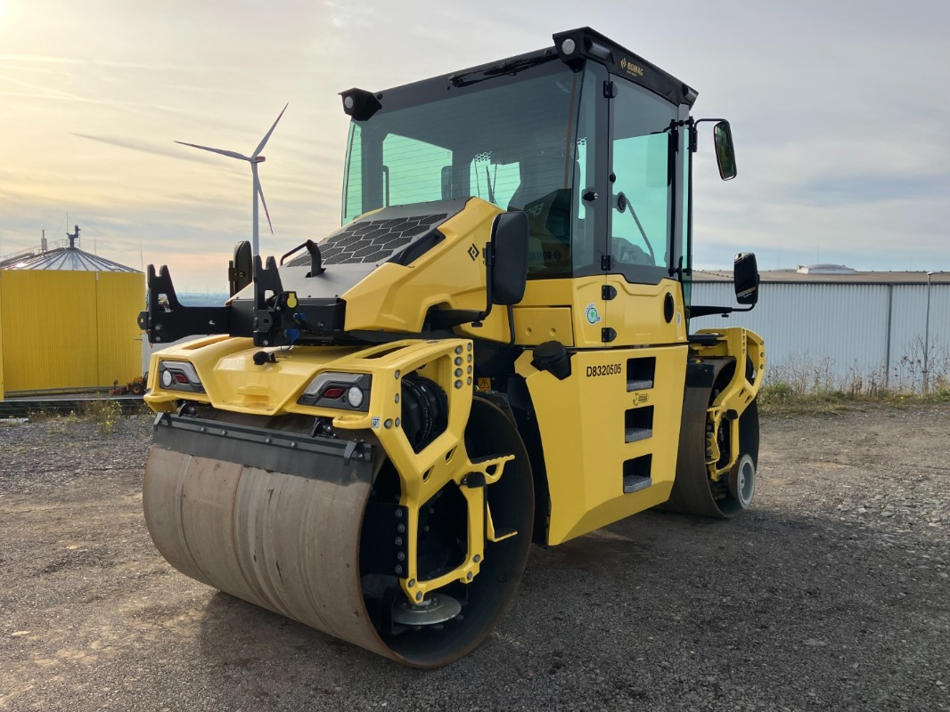BOMAG DE BW 174 AP-5 AM Hybrid Stage V/Tier 4f - Compacteur: photos 1 BOMAG DE BW 174 AP-5 AM Hybrid Stage V/Tier 4f - Compacteur: photos 1