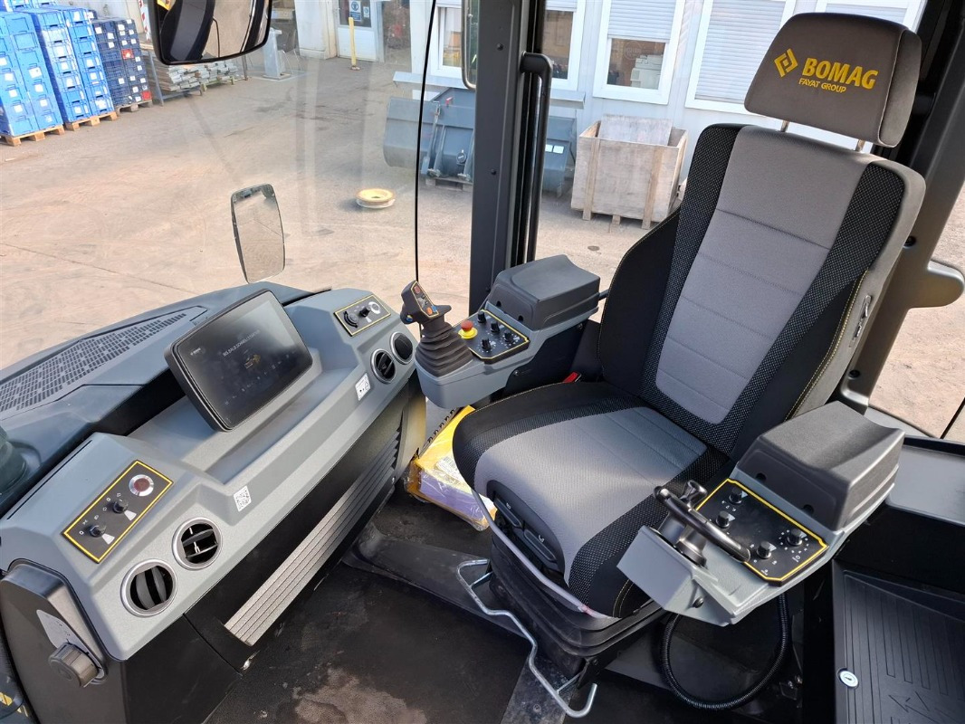 BOMAG DE BW 174 AP-5 AM Hybrid Stage V/Tier 4f - Rouleau compresseur: photos 3 BOMAG DE BW 174 AP-5 AM Hybrid Stage V/Tier 4f - Rouleau compresseur: photos 3