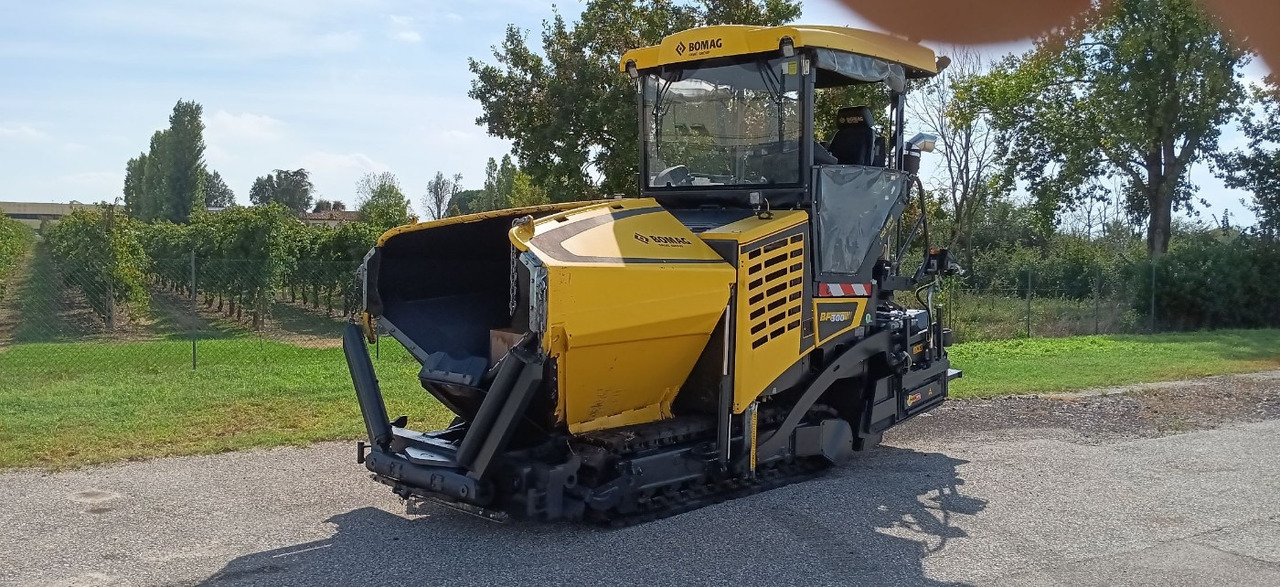 BOMAG IT BF 300 C-2 S340-2 TV Stage V/Tier 4f - Finisseur: photos 1 BOMAG IT BF 300 C-2 S340-2 TV Stage V/Tier 4f - Finisseur: photos 1