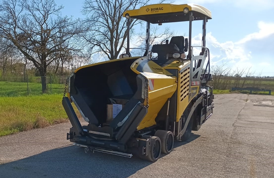 BOMAG IT BF 300 P-2 S340-2 TV Stage V/Tier 4f - Finisseur: photos 1 BOMAG IT BF 300 P-2 S340-2 TV Stage V/Tier 4f - Finisseur: photos 1