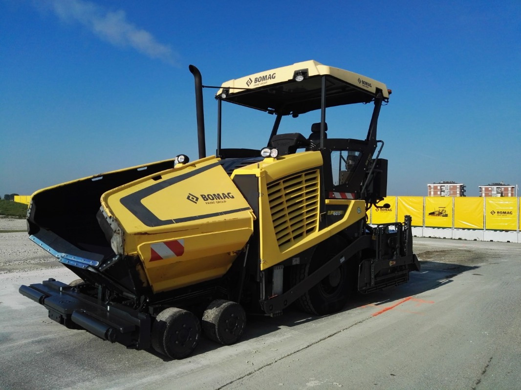 BOMAG IT BF 600 P-2 S500 Stage IV/Tier 4f - Finisseur: photos 1 BOMAG IT BF 600 P-2 S500 Stage IV/Tier 4f - Finisseur: photos 1