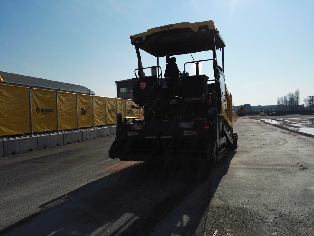 BOMAG IT BF 600 P-2 S500 Stage IV/Tier 4f - Finisseur: photos 3 BOMAG IT BF 600 P-2 S500 Stage IV/Tier 4f - Finisseur: photos 3