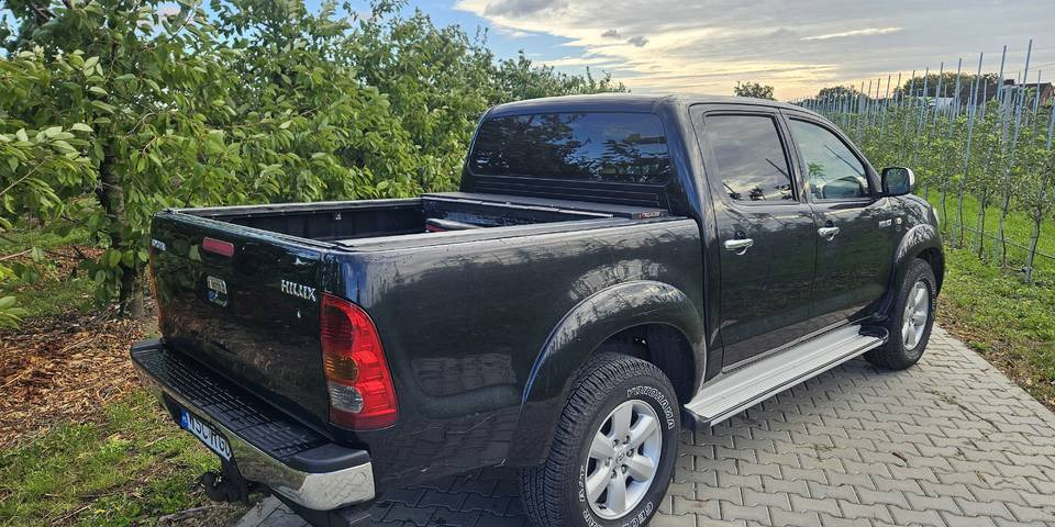 Toyota Hilux 3.0 SR5 automat 4x4 - Voiture: photos 5 Toyota Hilux 3.0 SR5 automat 4x4 - Voiture: photos 5
