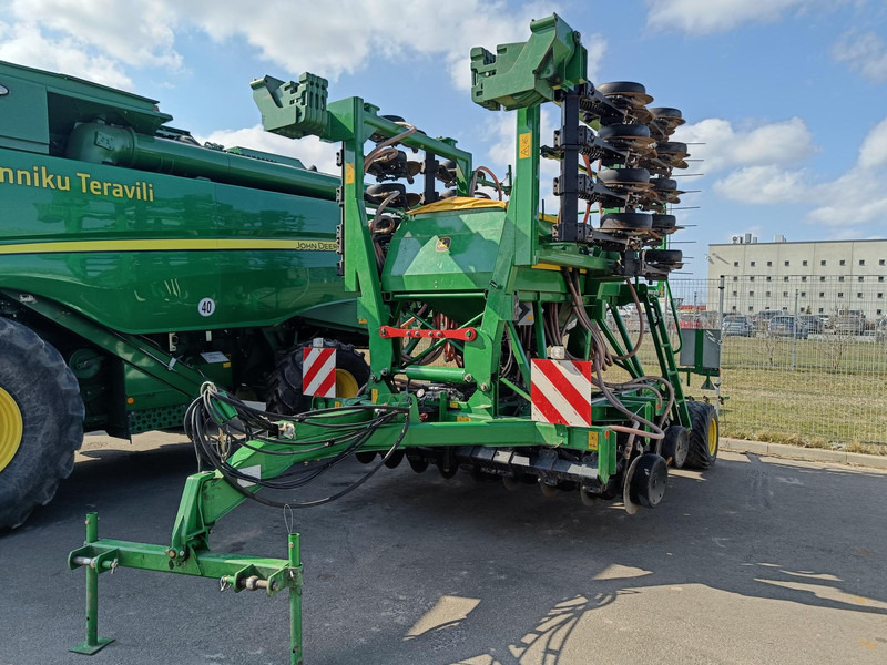 John Deere 750 A - Semoir monograine: photos 2 John Deere 750 A - Semoir monograine: photos 2