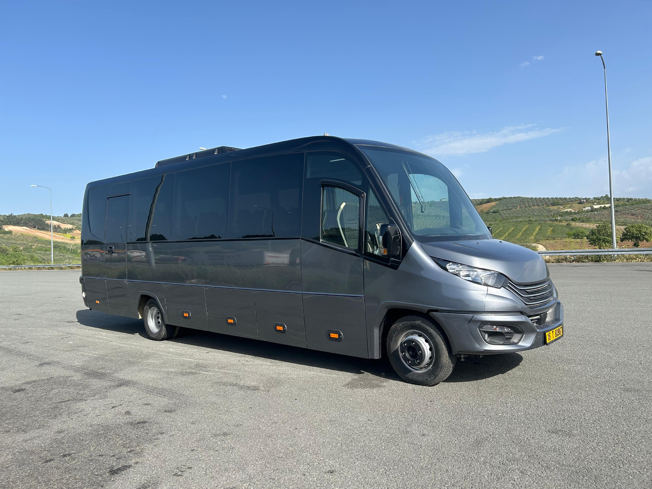 IVECO DAILY - RIGHT HAND DRIVE TOURISTIC VEHICLE - Autocar: photos 2 IVECO DAILY - RIGHT HAND DRIVE TOURISTIC VEHICLE - Autocar: photos 2