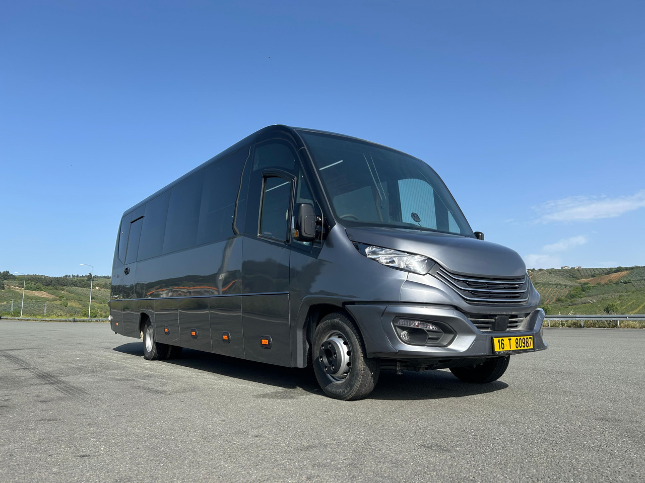 IVECO DAILY - RIGHT HAND DRIVE TOURISTIC VEHICLE - Autocar: photos 1 IVECO DAILY - RIGHT HAND DRIVE TOURISTIC VEHICLE - Autocar: photos 1