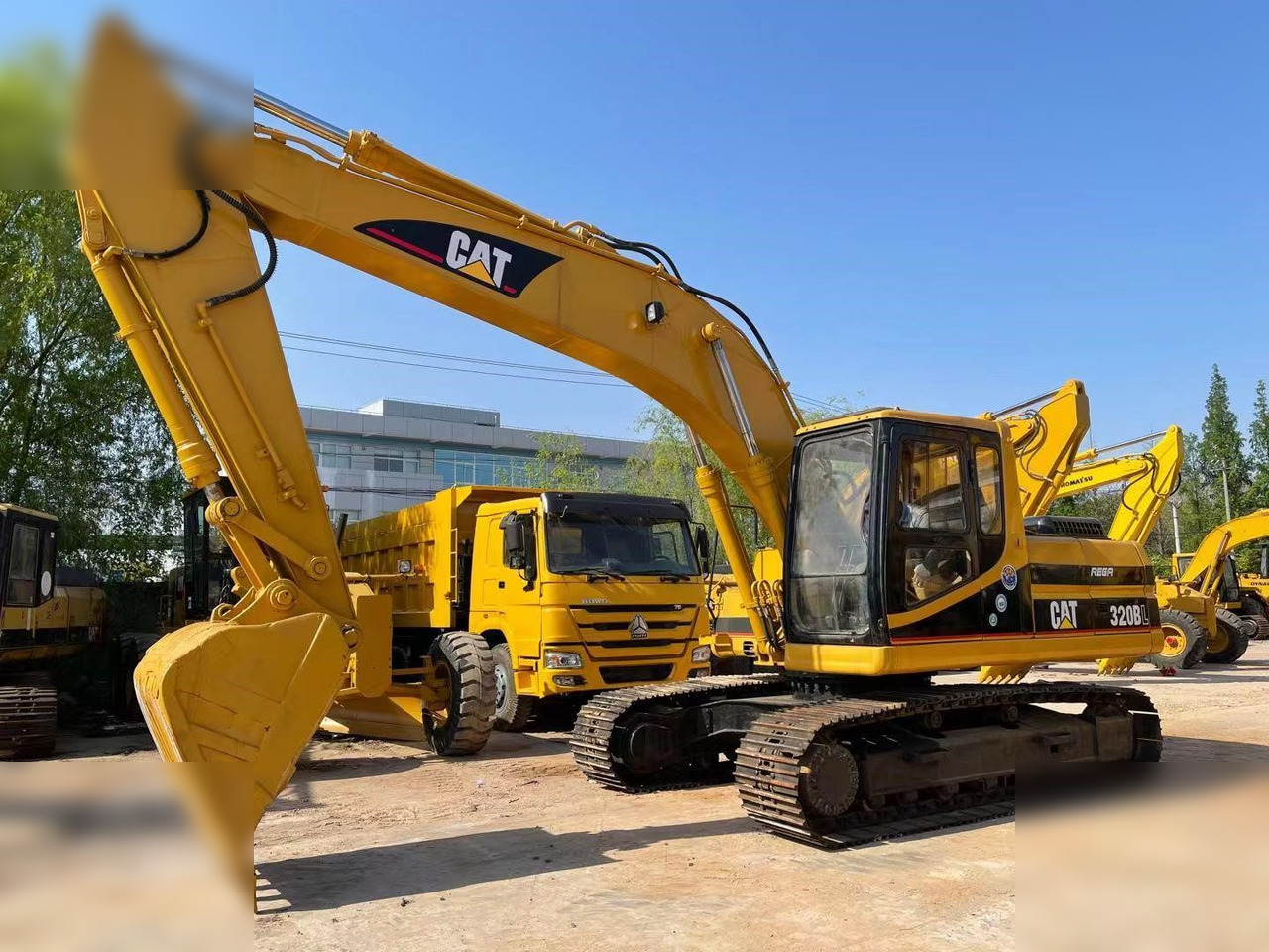 CATERPILLAR 320BL - Pelle sur chenille: photos 1 CATERPILLAR 320BL - Pelle sur chenille: photos 1