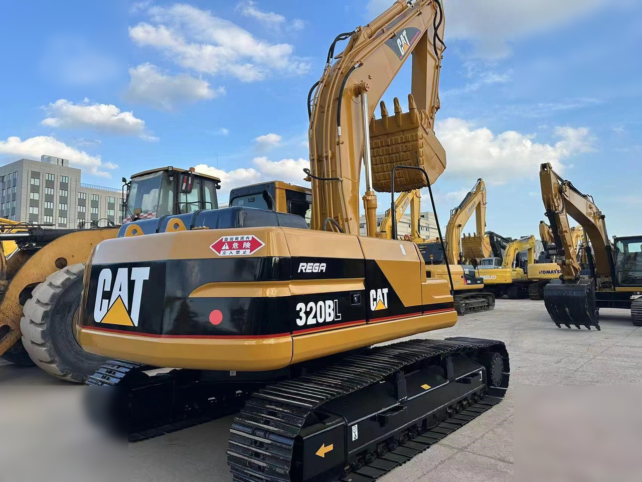 CATERPILLAR 320BL - Pelle sur chenille: photos 2 CATERPILLAR 320BL - Pelle sur chenille: photos 2