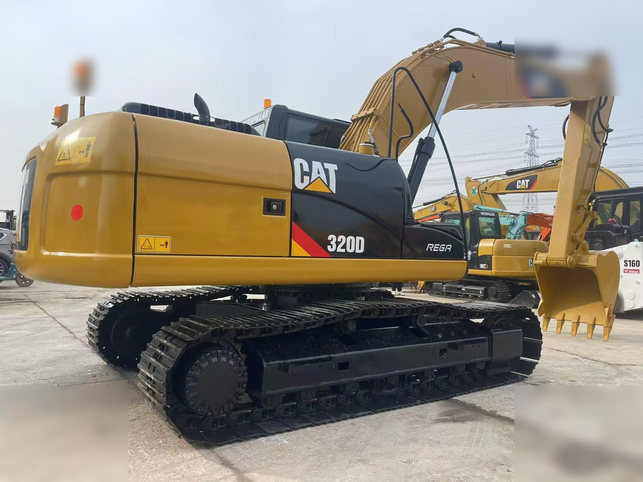 CATERPILLAR 320D - Pelle sur chenille: photos 2 CATERPILLAR 320D - Pelle sur chenille: photos 2