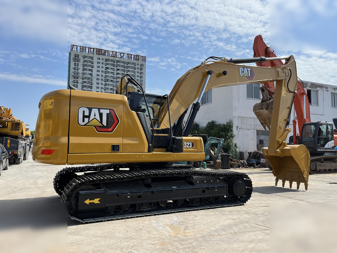 CATERPILLAR 323 - Pelle sur chenille: photos 1 CATERPILLAR 323 - Pelle sur chenille: photos 1