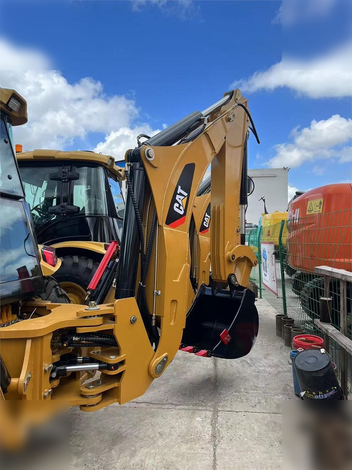 CATERPILLAR 430F2 - Tractopelle: photos 3 CATERPILLAR 430F2 - Tractopelle: photos 3