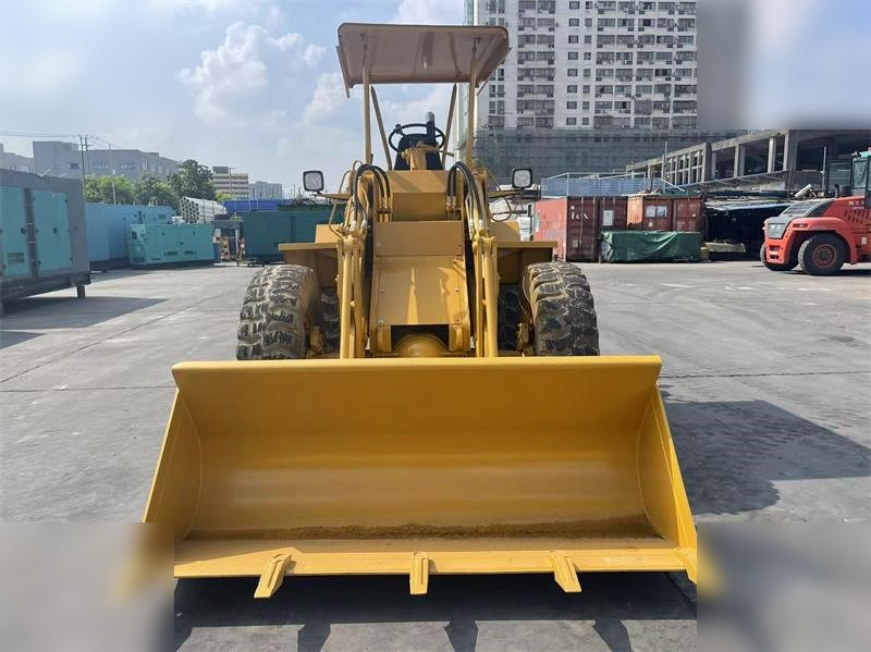 Chargeuse sur pneus CATERPILLAR 910: photos 7
