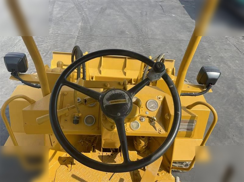 Chargeuse sur pneus CATERPILLAR 910: photos 8