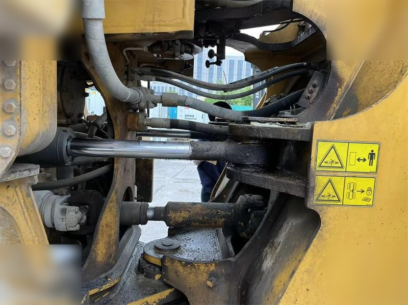 Chargeuse sur pneus CATERPILLAR 986H: photos 7