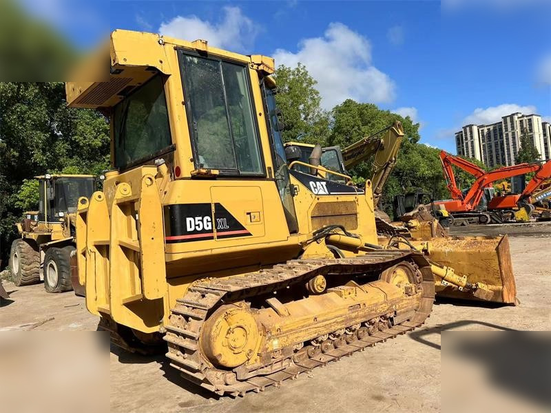 CATERPILLAR D5G XL - Bulldozer: photos 1 CATERPILLAR D5G XL - Bulldozer: photos 1