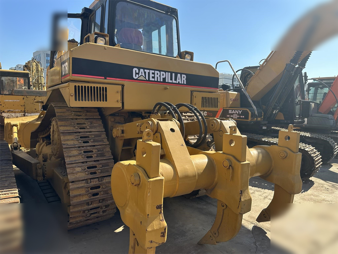 CATERPILLAR D7R II - Bulldozer: photos 2 CATERPILLAR D7R II - Bulldozer: photos 2