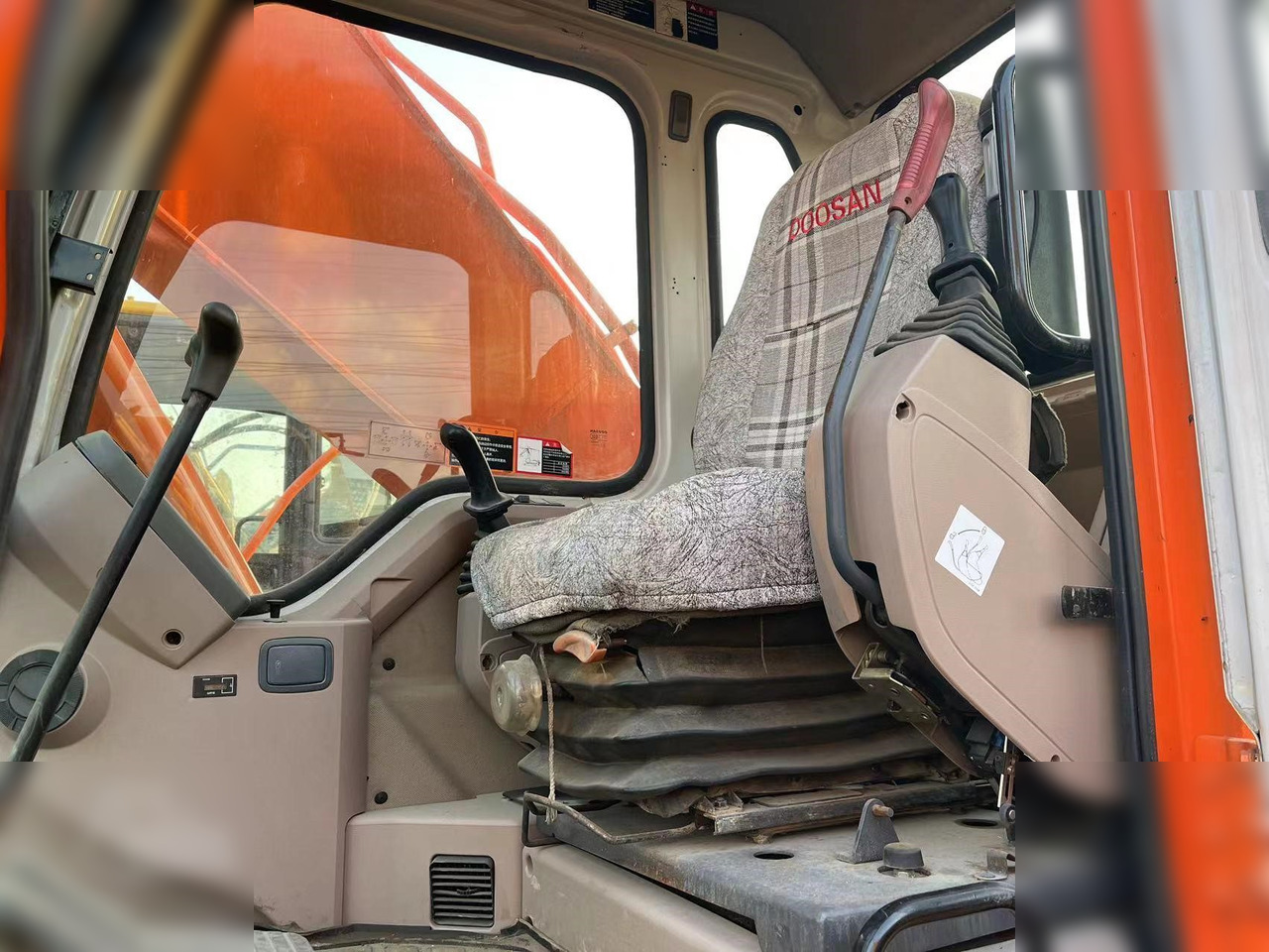 DOOSAN DH220 LC-7 - Pelle sur chenille: photos 4 DOOSAN DH220 LC-7 - Pelle sur chenille: photos 4