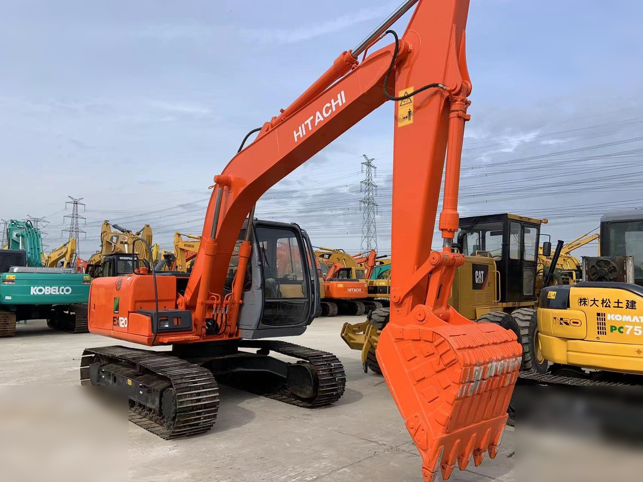 HITACHI EX120-5 - Pelle sur chenille: photos 3 HITACHI EX120-5 - Pelle sur chenille: photos 3
