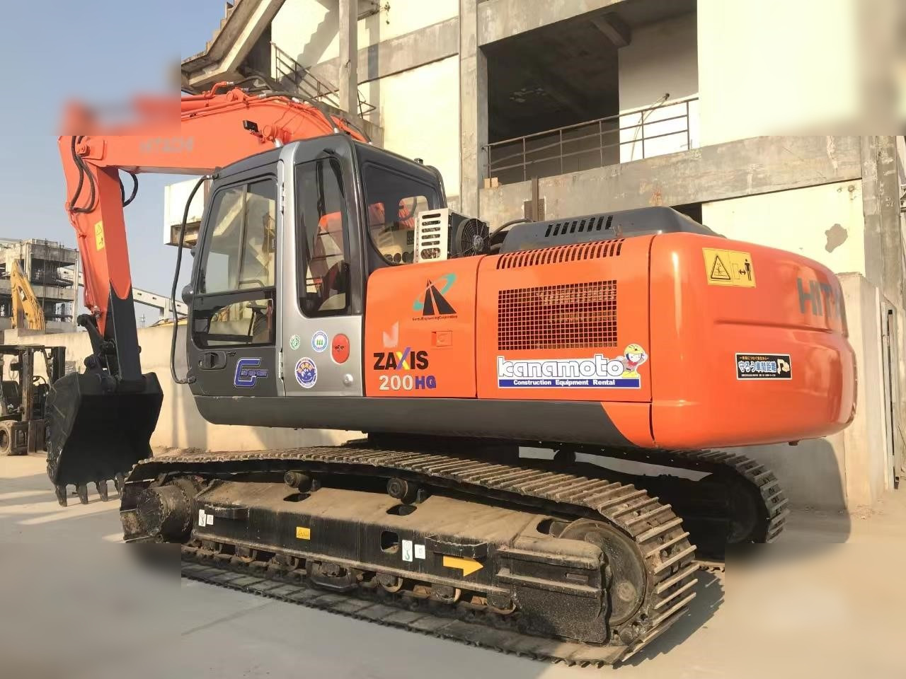 HITACHI ZX200 - Pelle sur chenille: photos 1 HITACHI ZX200 - Pelle sur chenille: photos 1