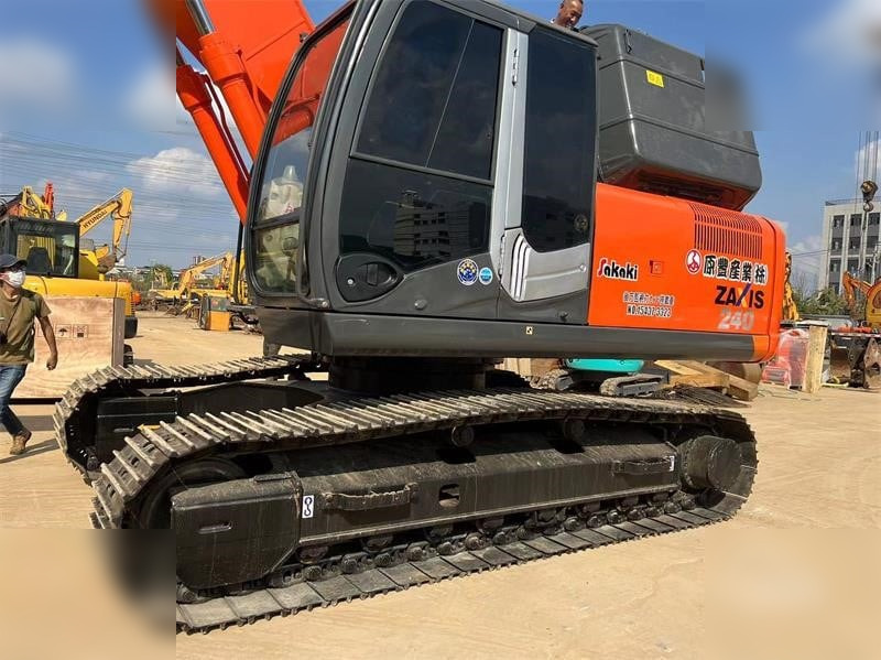 HITACHI ZX240-3 - Pelle sur chenille: photos 5 HITACHI ZX240-3 - Pelle sur chenille: photos 5