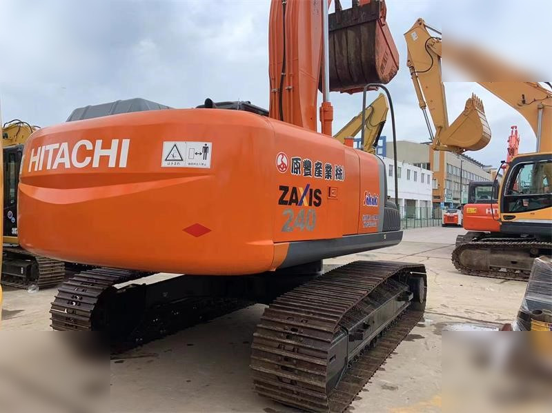 HITACHI ZX240-3 - Pelle sur chenille: photos 1 HITACHI ZX240-3 - Pelle sur chenille: photos 1